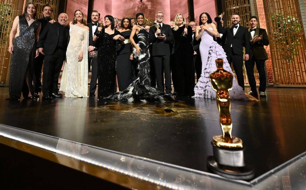 The cast and crew of "One Battle After Another" celebrating their Best Picture Oscar at the end of the 98th Annual Academy Awards at the Dolby Theatre in Hollywood, California on March 15, 2026. (AFP)
