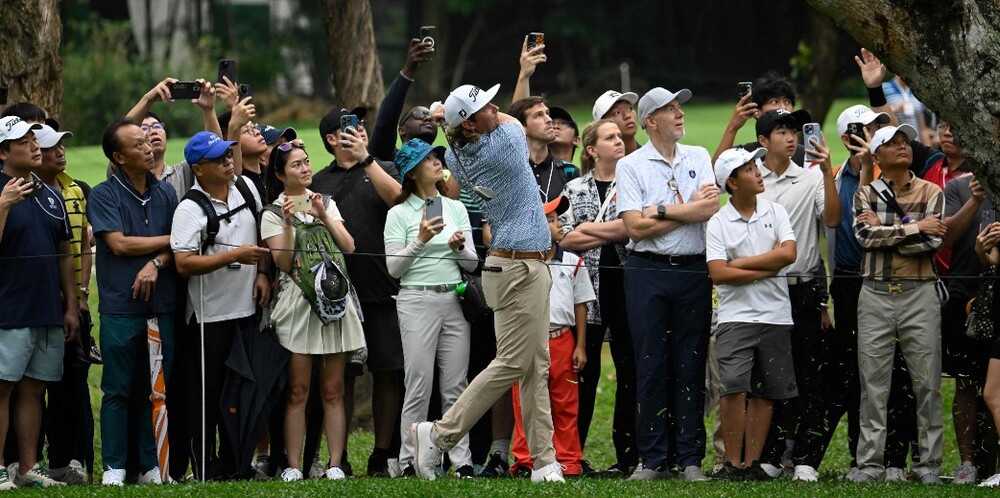 Cameron Smith draws a large gallery during the third round. AFP Cameron Smith draws a large gallery during the third round. AFP