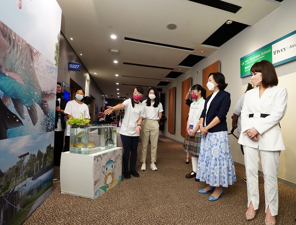 Miss Alice Mak, SBS, JP, Secretary for Home and Youth Affairs of the HKSAR Government (2nd right), with Mrs. Jennifer Yu Cheng, Founder of JYCGIF (1st right), guided by students on a visit to the New Interactive Technology Zone. 