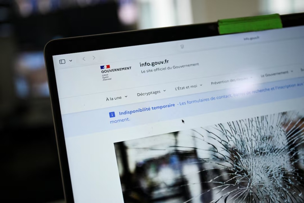  A screen displays the unavailable French government website, info.gouv.fr, as cyber agencies warn that websites may be taken offline while PHP prepares a critical fix, in Berlin, Germany, October 21, 2026. REUTERS/Annegret Hilse