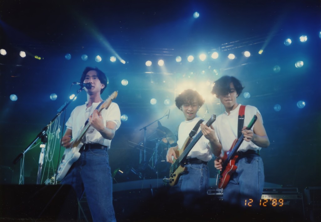 Wong Ka-kui (leftmost) on stage in 1989.