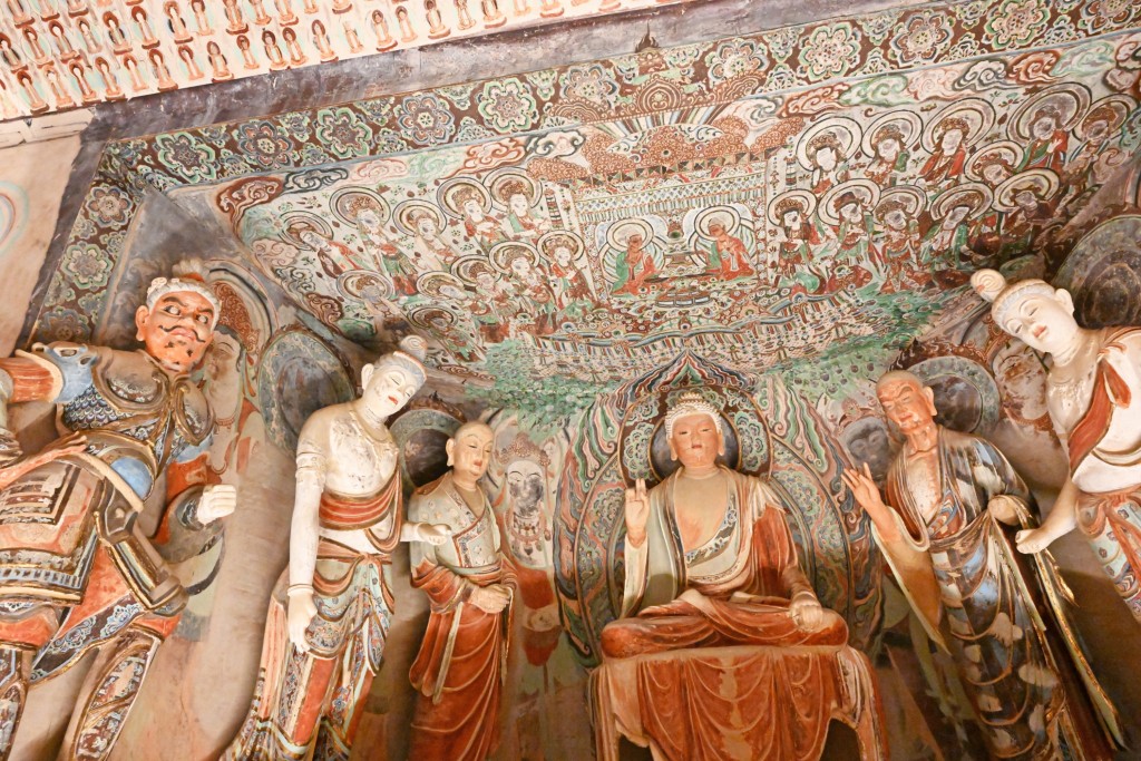 Tang Dynasty mural design, the cave ceiling has a tilted visual effect. HKU