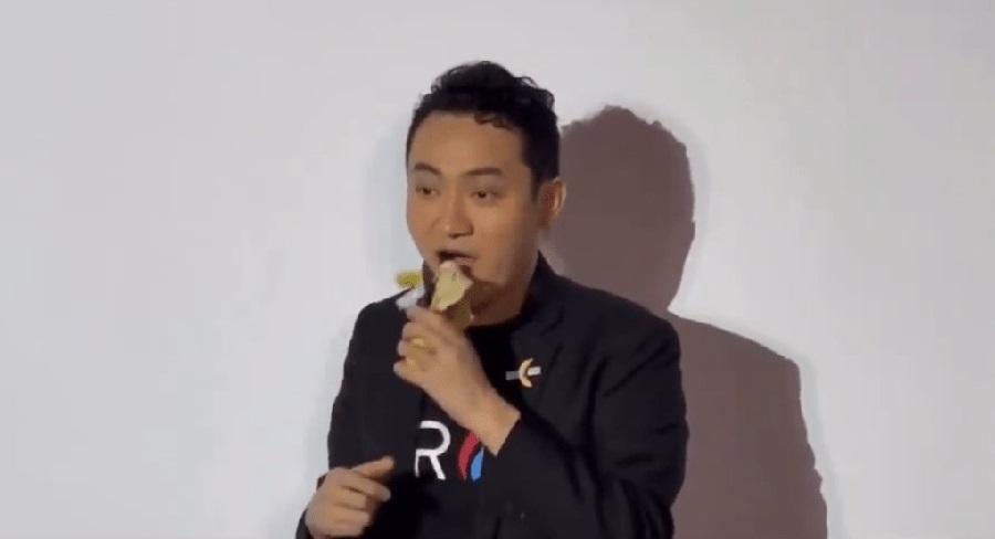A screenshot from Justin Sun's Weibo account shows him eating the US$6m banana.