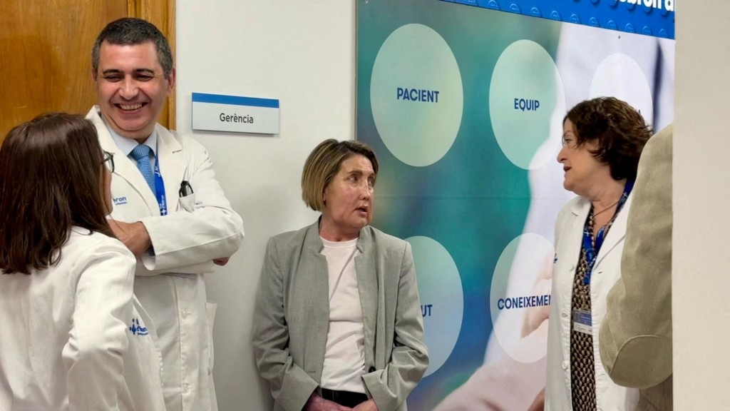 Carme, recipient of the world's first face transplant, poses for a photo with the Vall d'Hebron Hospital surgery team. Reuters