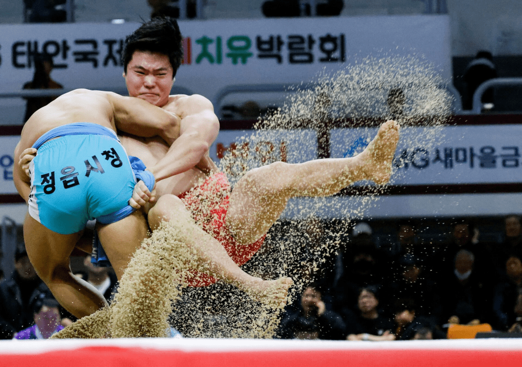 Ssireum wrestlers, athletes of Korea's traditional wrestling, compete during a Lunar New Year Ssireum championship at the Taean Complex Indoor Gymnasium in Taean, South Korea, February 14, 2026. REUTERS/Kim Soo-hyeon