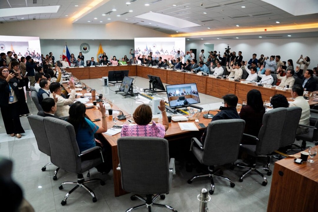 A Philippine house panel votes on the impeachment complaints against President Ferdinand Marcos Jr. as lacking in substance, at the House of Representatives in Quezon City, Philippines, February 4, 2026. REUTERS/Lisa Marie David