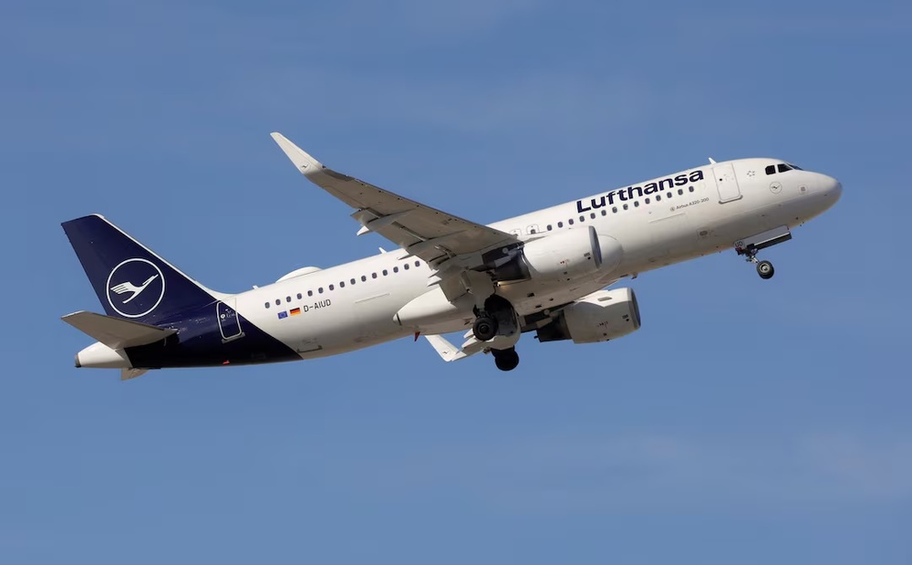 An Airbus A320-214 passenger aircraft of Lufthansa airline, takes off from Malaga-Costa del Sol airport, in Malaga, Spain, May 3, 2024. REUTERS/Jon Nazca/File Photo An Airbus A320-214 passenger aircraft of Lufthansa airline, takes off from Malaga-Costa del Sol airport, in Malaga, Spain, May 3, 2024. REUTERS/Jon Nazca/File Photo