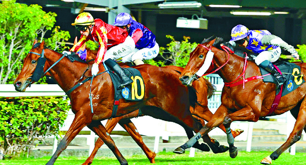 Glory B wins a Class 4 sprint, with Sky Jewellery finishing fourth. SING TAO Glory B wins a Class 4 sprint, with Sky Jewellery finishing fourth. SING TAO