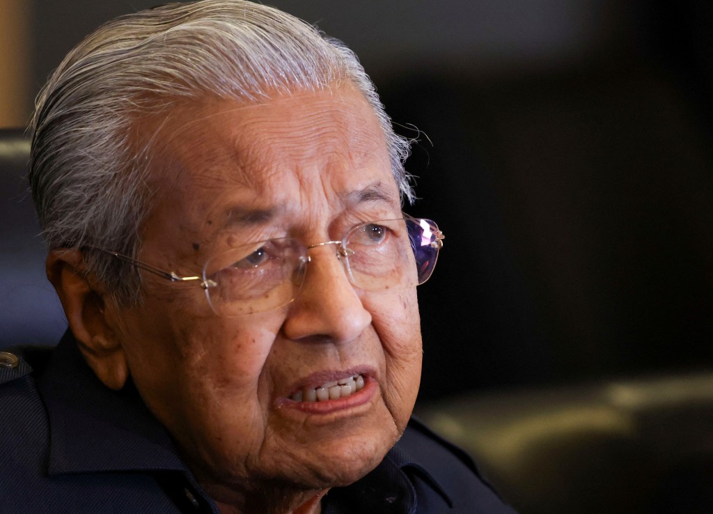Former Malaysian Prime Minister Mahathir Mohamad holds a press conference at Putrajaya, Malaysia December 10, 2024. (Reuters)