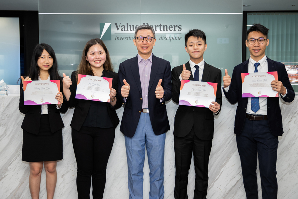 Dr King Au, President of Value Partners, awarded certificates to participants