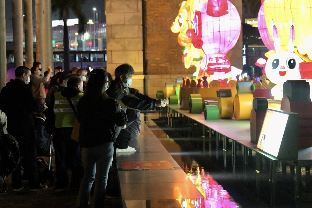 Lantern Festival markets boost local consumption, according to an economist. Lantern Festival markets boost local consumption, according to an economist.
