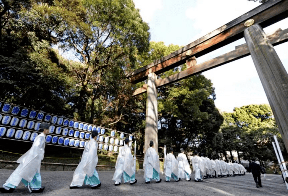 Shinto priests walk in a line in preparation for the annual end-of-the-year ceremony for New Year’s Eve at Meiji Shrine (Meiji Jingu) in Tokyo on December 31, 2009. FILE PHOTO/Agence France-Presse Shinto priests walk in a line in preparation for the annual end-of-the-year ceremony for New Year’s Eve at Meiji Shrine (Meiji Jingu) in Tokyo on December 31, 2009. FILE PHOTO/Agence France-Presse