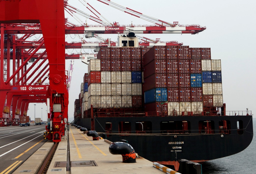 Giant cranes are seen at the Hanjin Shipping container terminal at Incheon New Port in Incheon, South Korea, September 7, 2016.  REUTERS/Kim Hong-Ji/File Photo