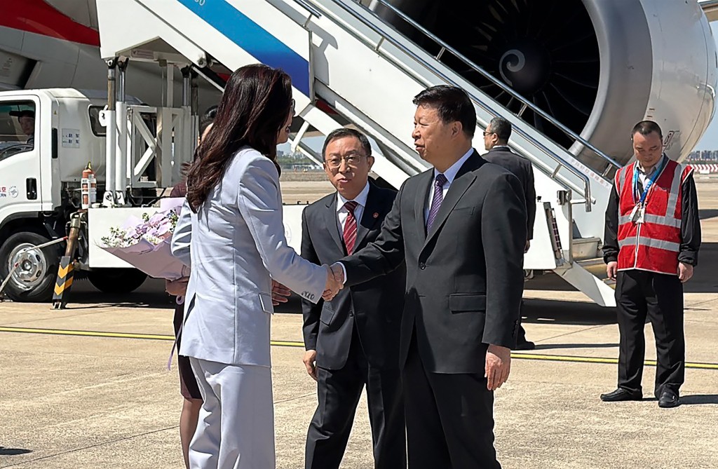 Kuomintang Chairperson Cheng Li-wun (L) shaking hands with Song Tao (R), Director of the Taiwan Work Office of the Communist Party of China (CPC) Central Committee and Taiwan Affairs Office of the State Council, in Shanghai Hongqiao International Airport. (AFP)