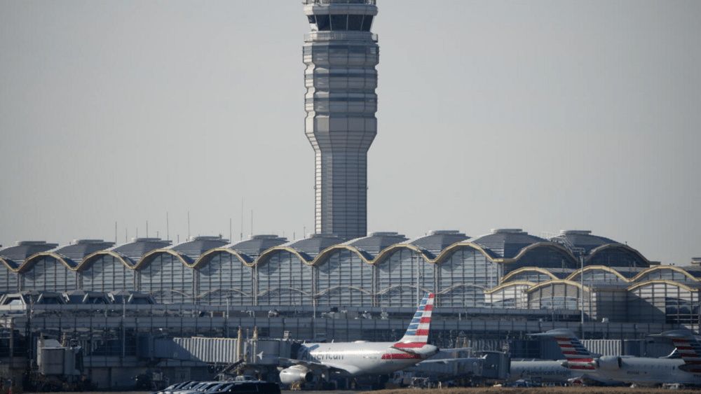 The control tower pictured at Reagan National Airport after an American Airlines plane crashed on its approach to the runway © Andrew Harnik / GETTY IMAGES NORTH AMERICA/AFP/File The control tower pictured at Reagan National Airport after an American Airlines plane crashed on its approach to the runway © Andrew Harnik / GETTY IMAGES NORTH AMERICA/AFP/File
