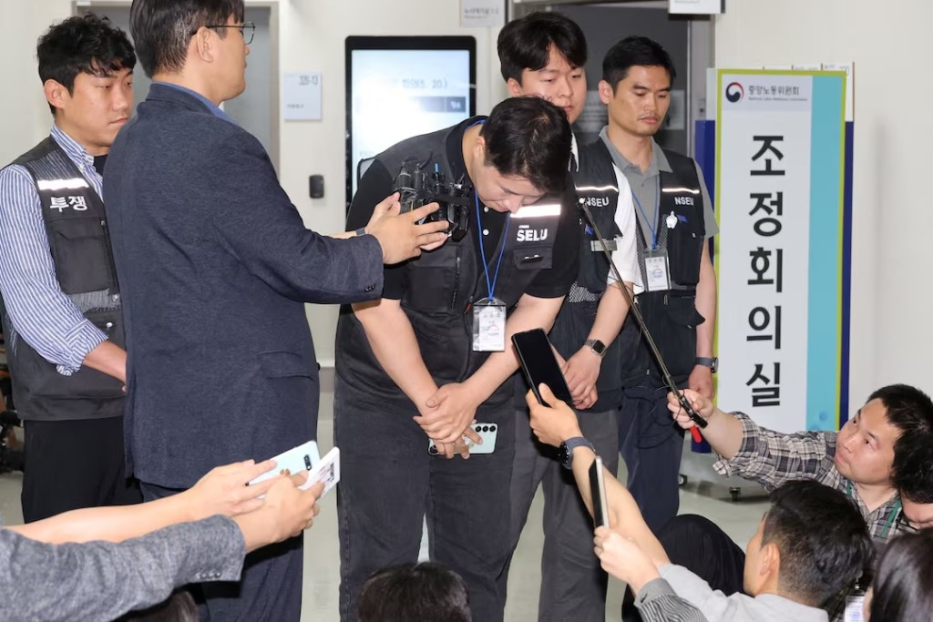 Choi Seung-ho, head of Samsung Electronics union, bows after a mediation session at the National Labor Relations Commission in Sejong, South Korea, May 20, 2026. Yonhap via REUTERS 