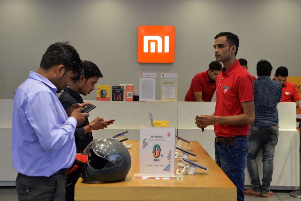 Indian customers in a Xiaomi shop. (AFP) Indian customers in a Xiaomi shop. (AFP)