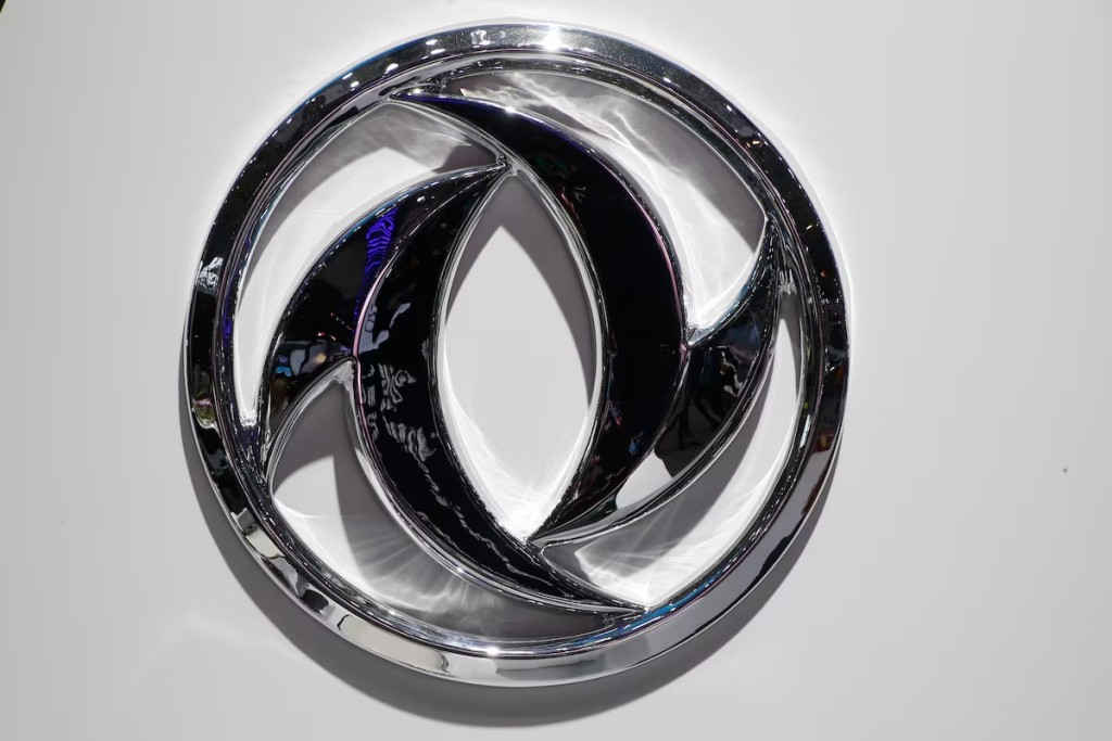 The logo of Dongfeng Motor Corp is pictured at the Auto China 2016 auto show in Beijing, China, April 26, 2016. REUTERS