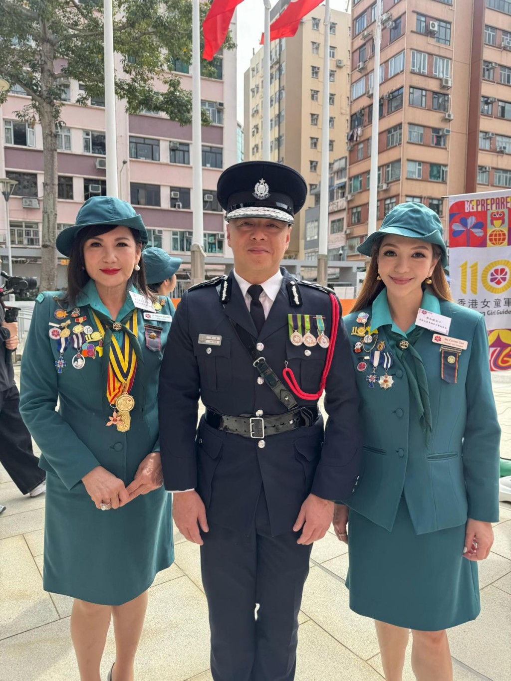 Hong Kong Girl Guides Association vice-president Margaret Choi Lee Wai-lai (left) and honorary vice-president Carmen Choi Ka-man (right) with Commissioner of Police Joe Chow Yat-ming.