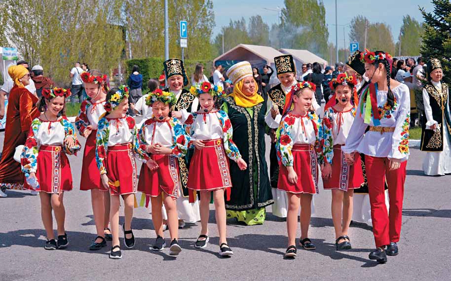 Kazakhs celebrate the New Year festival Nauryz in March. (Xinhua)