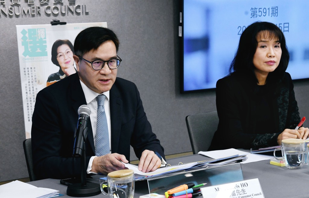 Chief Executive of Consumer Council Alaina Shum Jiu-fai (right) and Deputy Chief Executive Francis Ho Ying-foo.