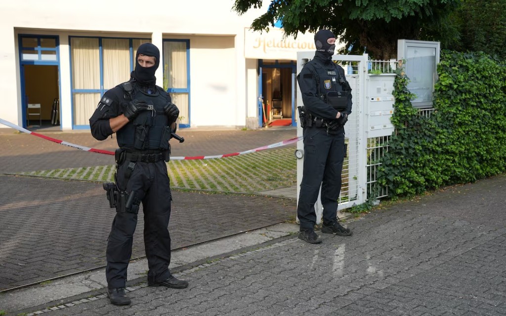 Police secures the area at the "Zentrum der islamischen Kultur Frankfurt e.V." after Germany's interior ministry has banned the Islamic Centre Hamburg (IZH) association and its subsidiary organizations, saying it pursues radical Islamist goals in Frankfurt, Germany, July 24, 2024. REUTERS/Maximilian Schwarz