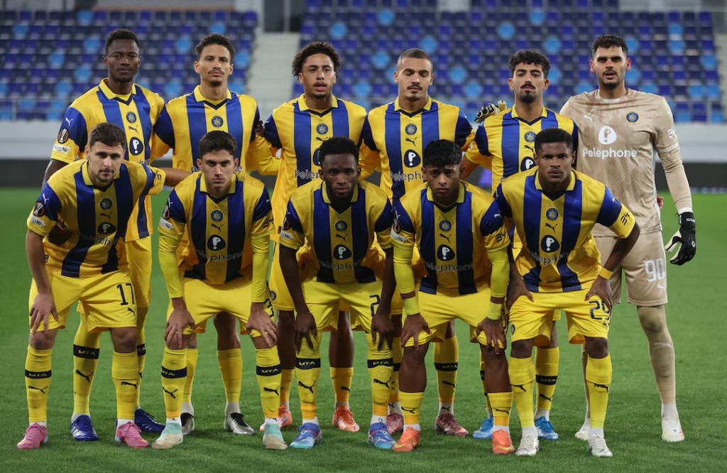  Soccer Football - UEFA Europa League - Maccabi Tel Aviv v GNK Dinamo Zagreb - TSC Arena, Topola, Serbia - October 2, 2025 Maccabi Tel Aviv players pose for a team group photo before the match. REUTERS/Zorana Jevtic
