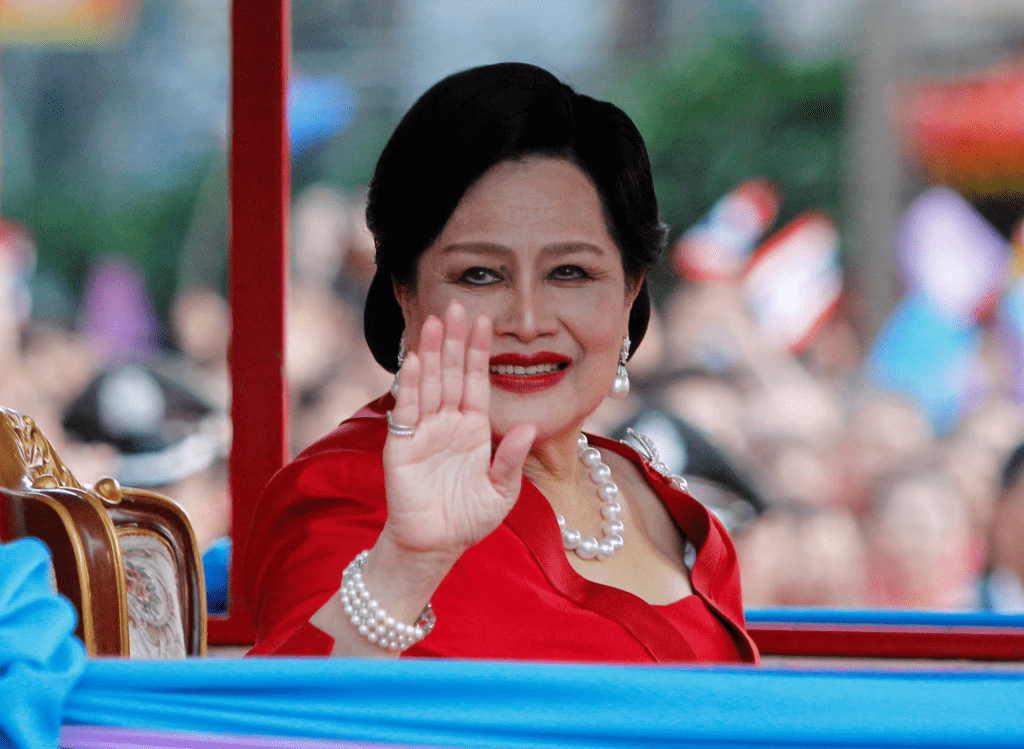 Thailand's Queen Sirikit waves to people during her arrival in Chinatown for Lunar New Year celebrations in Bangkok January 23, 2012. REUTERS/Sukree Sukplang/File Photo