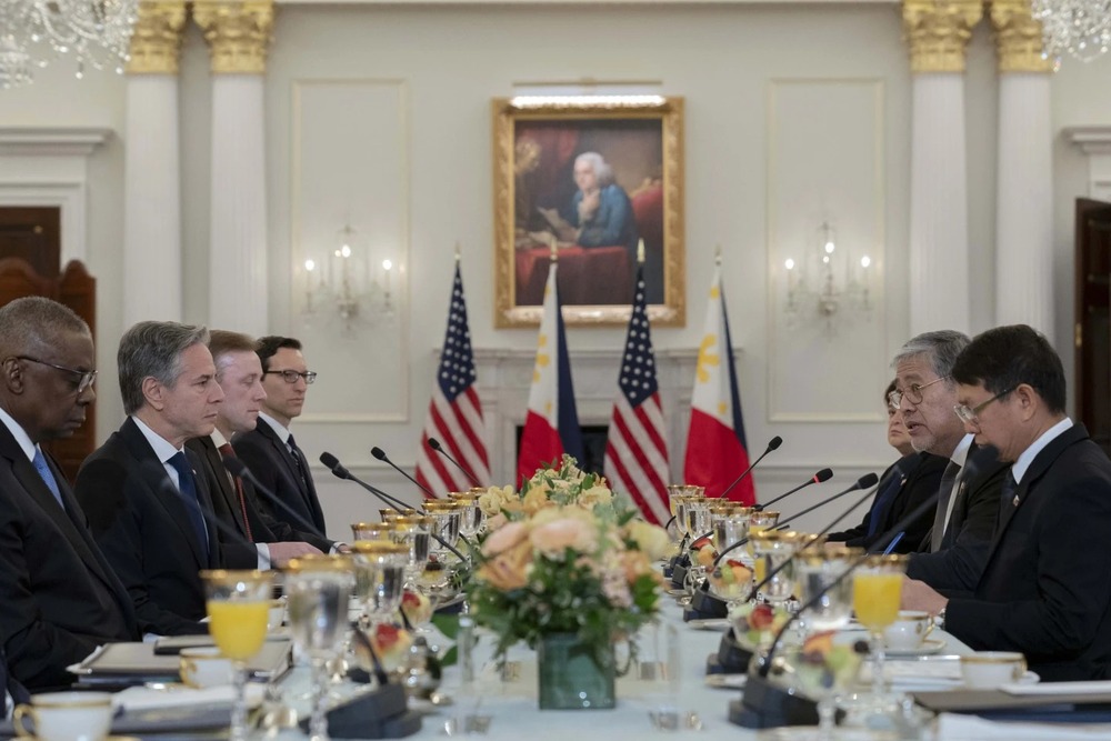 Japanese Prime Minister Fumio Kishida and Philippine President Ferdinand Marcos Jr., the U.S. and Filipino foreign and defense ministers and national security advisers met to discuss strategic and military issues..(AP) Japanese Prime Minister Fumio Kishida and Philippine President Ferdinand Marcos Jr., the U.S. and Filipino foreign and defense ministers and national security advisers met to discuss strategic and military issues..(AP)