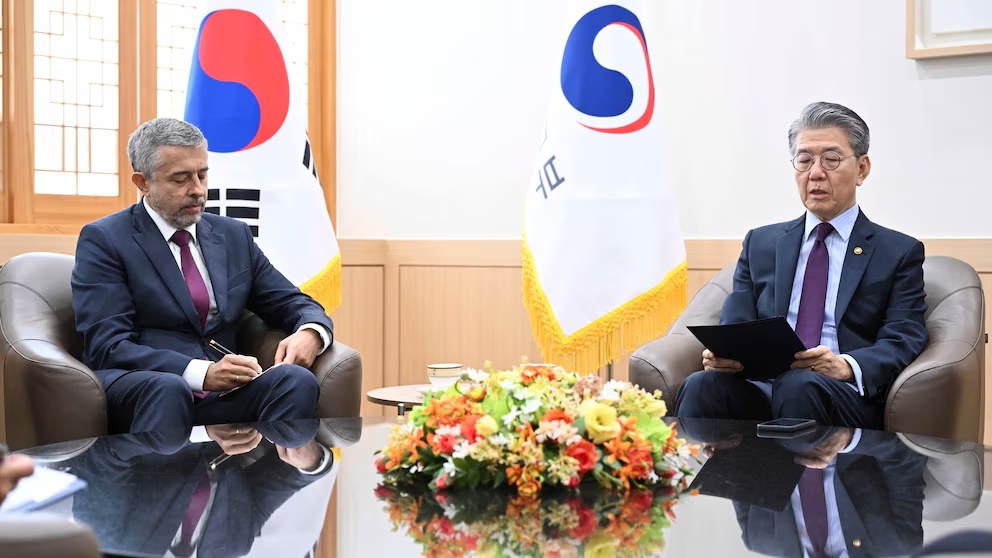 In this photo provided by South Korea Foreign Ministry, South Korea's Vice Foreign Minister Kim Hong Kyun, right, meets with Russian Ambassador to South Korea Georgy Zinoviev at the Foreign Ministry in Seoul, South Korea, Monday, Oct. 21, 2024. (South Korea Foreign Ministry via AP) In this photo provided by South Korea Foreign Ministry, South Korea's Vice Foreign Minister Kim Hong Kyun, right, meets with Russian Ambassador to South Korea Georgy Zinoviev at the Foreign Ministry in Seoul, South Korea, Monday, Oct. 21, 2024. (South Korea Foreign Ministry via AP)
