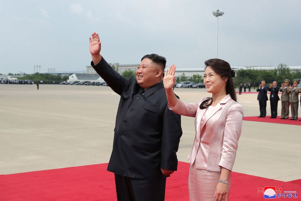 North Korean leader Kim Jong Un and his wife Ri Sol Ju wave to Chinese President Xi Jinping and his wife Peng Liyuan during Xi's visit in Pyongyang, North Korea in this picture released by by North Korea's Korean Central News Agency (KCNA) on June 21, 2019. (Reuters) North Korean leader Kim Jong Un and his wife Ri Sol Ju wave to Chinese President Xi Jinping and his wife Peng Liyuan during Xi's visit in Pyongyang, North Korea in this picture released by by North Korea's Korean Central News Agency (KCNA) on June 21, 2019. (Reuters)