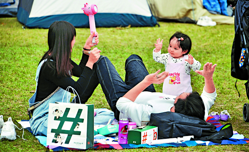 The financial burden has been cited as the top reason why most decide not to have children.
SING TAO The financial burden has been cited as the top reason why most decide not to have children.
SING TAO