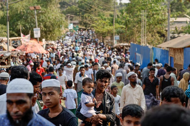 Rohingya refugees gather at roadside kitchen market, at the refugee camp in Cox's Bazar, Bangladesh, March 15, 2025. REUTERS/Mohammad Ponir Hossain/File Photo