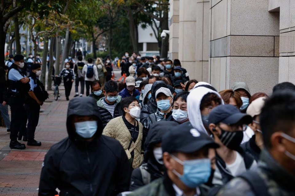 People queue outside the West Kowloon Magistrates' Courts building during the hearing of the 47 pro-democracy activists charged with conspiracy to commit subversion under the national security law, in Hong Kong, China February 6, 2023. (REUTERS/Tyrone Siu) People queue outside the West Kowloon Magistrates' Courts building during the hearing of the 47 pro-democracy activists charged with conspiracy to commit subversion under the national security law, in Hong Kong, China February 6, 2023. (REUTERS/Tyrone Siu)