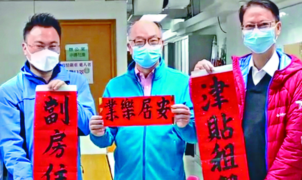 Frank Chan, center, acknowedeged that subdivided flat residents live a hard life.
Bottom: William Leung. Frank Chan, center, acknowedeged that subdivided flat residents live a hard life.
Bottom: William Leung.