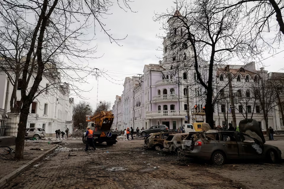 A view shows the site of a Russian missile strike, amid Russia's attack on Ukraine, in Sumy, Ukraine April 13, 2025. REUTERS/Sofiia Gatilova/File Photo