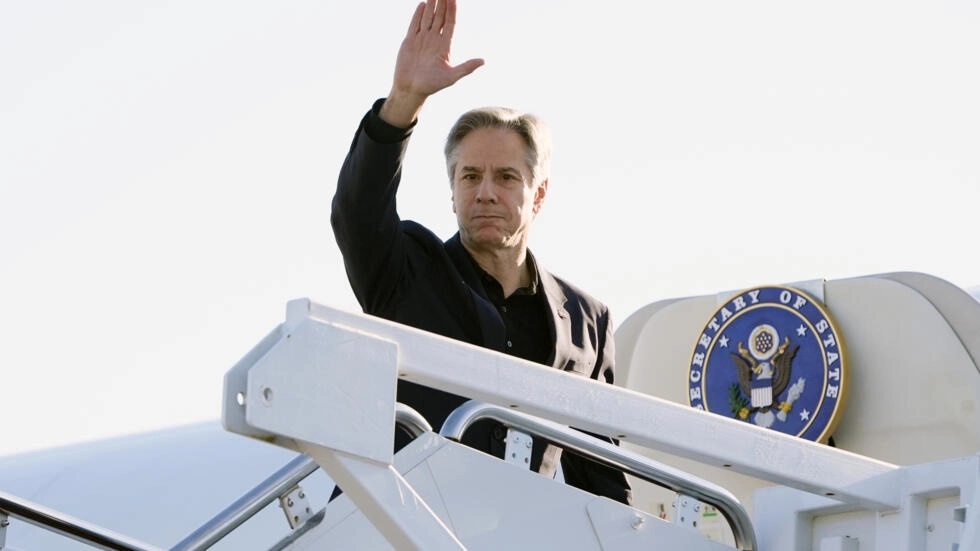 US Secretary of State Antony Blinken waves as he boards his plane at Joint Base Andrews on his way to Beijing © Mark Schiefelbein / POOL/AFP US Secretary of State Antony Blinken waves as he boards his plane at Joint Base Andrews on his way to Beijing © Mark Schiefelbein / POOL/AFP