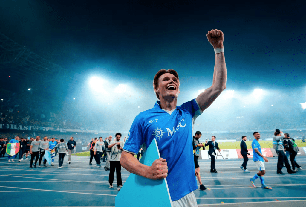 Napoli's Scott McTominay celebrates after winning Serie A. (REUTERS/Matteo Ciambelli)