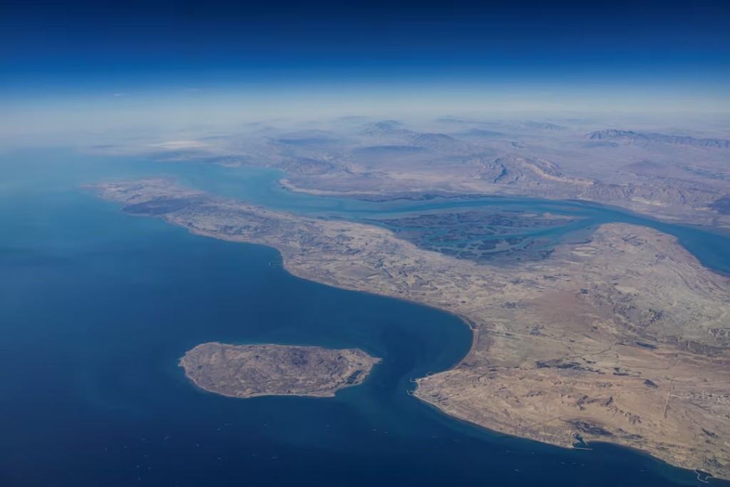 An aerial view of the Iranian shores and the island of Qeshm in the strait of Hormuz, December 10, 2023. REUTERS/Stringer/File Photo