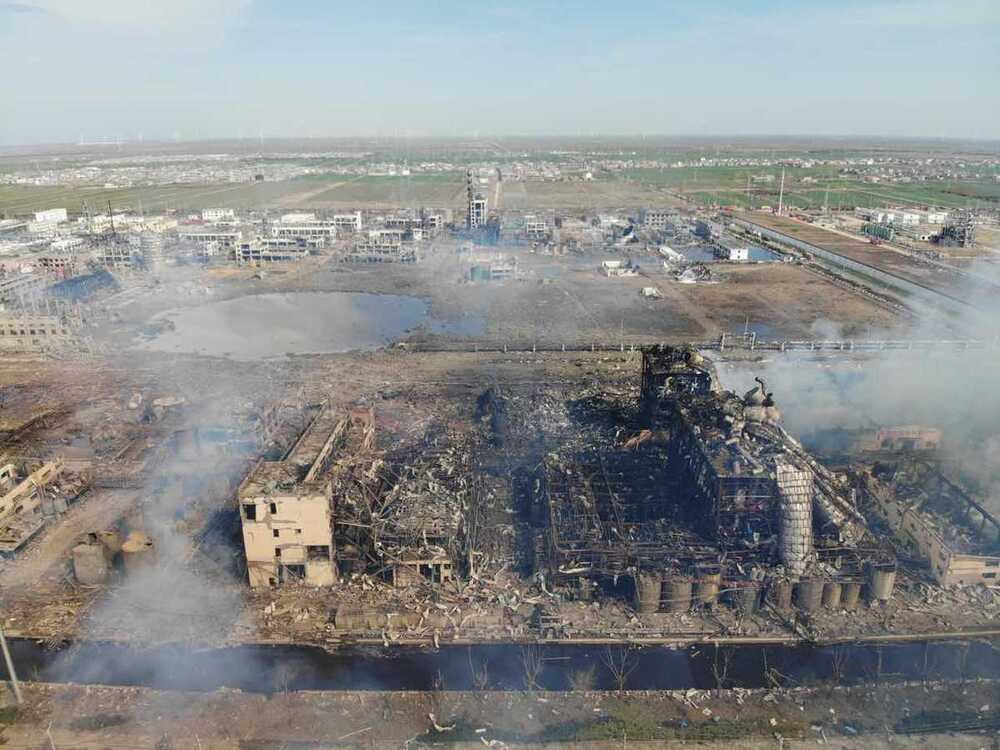 A chemical explosion at the Jiangsu Tianjiayi Chemical Company in Yancheng's Xiangshui county killed 78 people and also caused the hospitalization of 640 people.