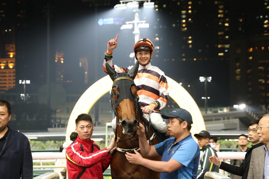 Derek Leung snapped a 24-race run-of-outs aboard Straight To Glory. Singtao