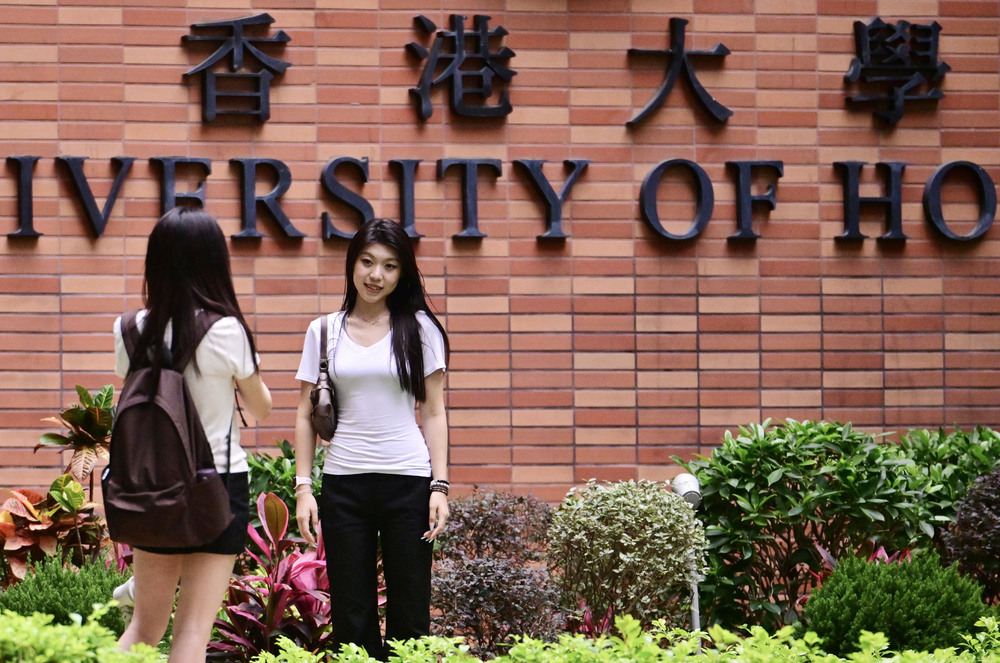 For those who are lucky to get inside the campus, they'll find there are also some restrictions for visitors. SING TAO