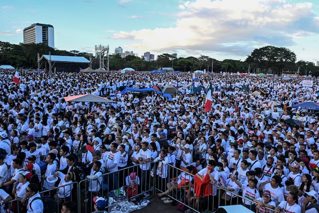 Members of the religious group Iglesia ni Cristo (Church of Christ) attend the first of a three-day anti-corruption protest at the Quirino Grandstand, Manila, Philippines, November 16, 2025. REUTERS/Noel Celis/file
