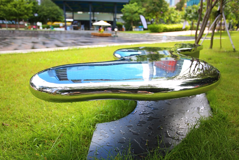 Urban Waterscape by Danny Lee Chin-fai. Stainless steel and iron.