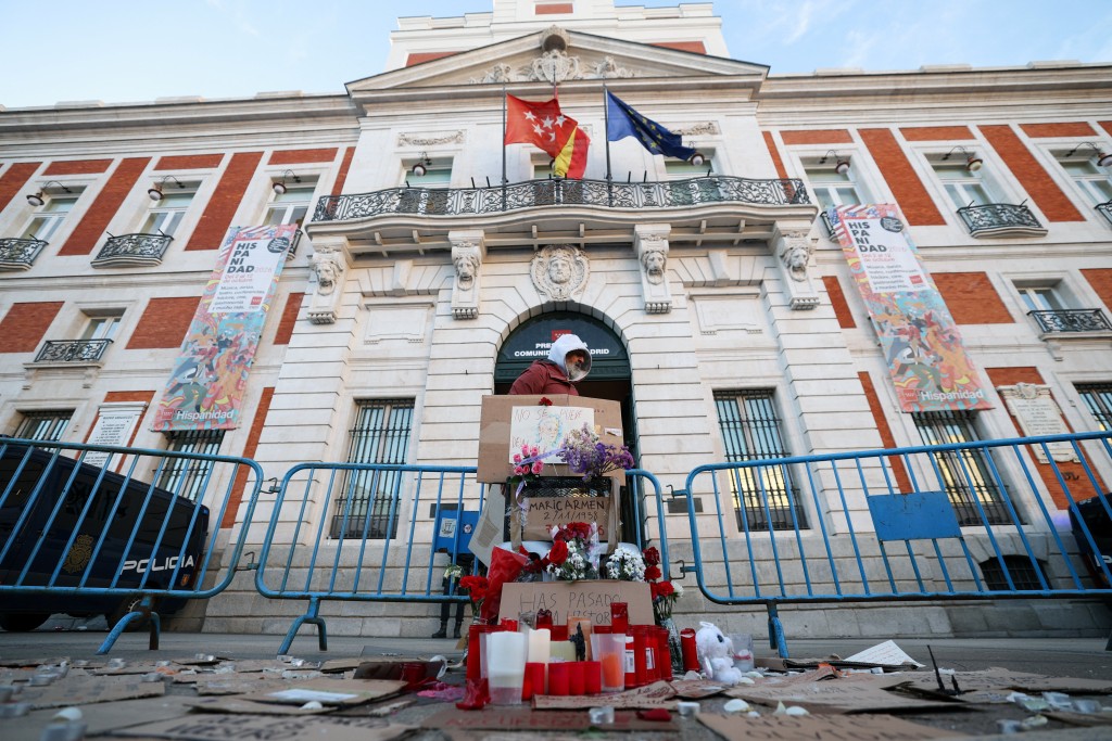 A man next to tributes left outside the Community of Madrid government building following the death of Maricarmen Abascal, an 87-year-old woman whose eviction sparked housing protests in Spain, at Puerta del Sol square in Madrid, Spain, October 8, 2026. (Reuters)