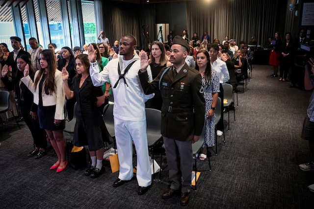 Candidates take the Oath of Allegiance during their U.S. Citizenship and Immigration Services (USCIS) naturalization ceremony at the New York Public Library, in New York City, U.S., July 2, 2024. REUTERS/Brendan McDermid/File Photo