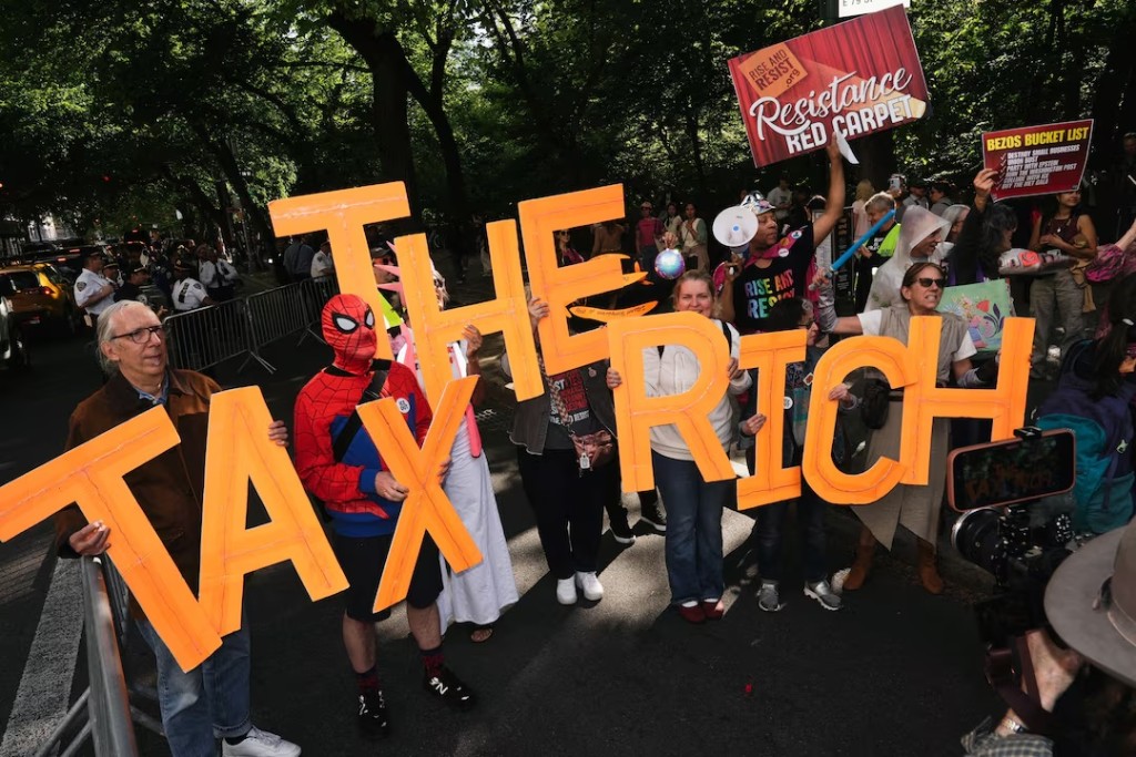  Demonstrators participate in a “Resistance Red Carpet” protest against the Met Gala, the star-studded fundraiser known for its extravagant fashion and high-profile guests, in New York City, U.S., May 4, 2026. REUTERS/Bing Guan