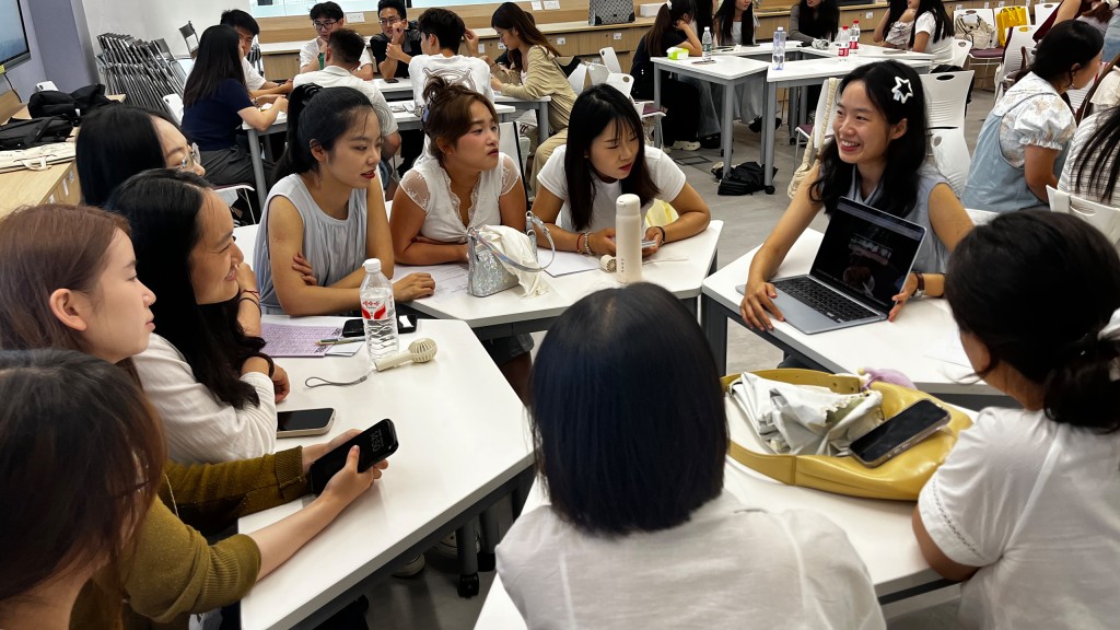CUHK’s Faculty of Education organises the Summer Interflow Programme each year, enabling Faculty members and students to share learning experiences with students from the Chinese Mainland. CUHK’s Faculty of Education organises the Summer Interflow Programme each year, enabling Faculty members and students to share learning experiences with students from the Chinese Mainland.