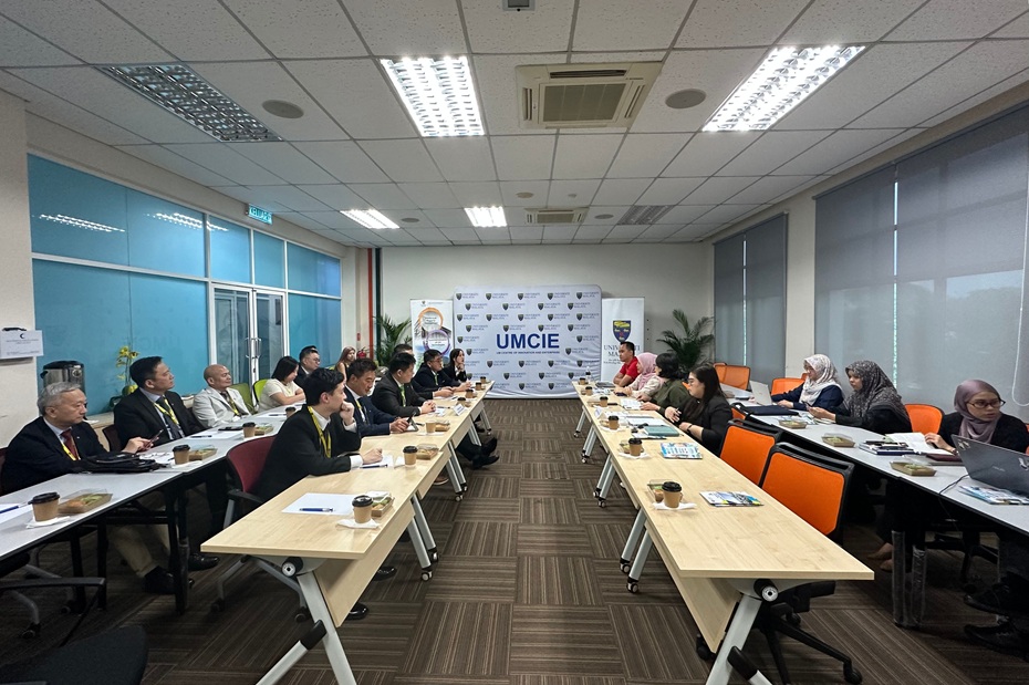 Delegation visits the Universiti Malaya Centre of Innovation and Enterprise and Halal Research Centre.