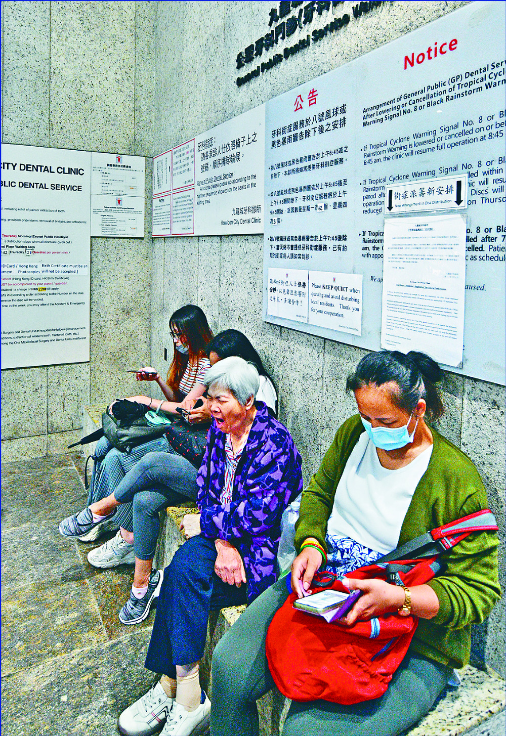 The arrangement forcing dental patients to queue from midnight will change in July.SING TAO The arrangement forcing dental patients to queue from midnight will change in July.SING TAO
